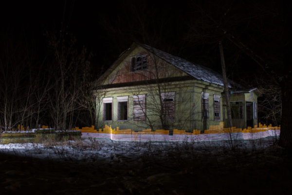 A special light painting tool displays radiation levels in real-time at an abandoned home in the centre of Starye Bobovichi (Старые Бобовичи), Russia. Here white light shows contamination levels up to 0.23uSv/h, while orange highlights elevated levels – from 0.50uSv/h to 0.85uSv/h and higher. 30 years after the 1986 Chernobyl nuclear disaster, the schoolyard still contains areas of elevated radiation levels. No digital manipulation is involved in the image. Greenpeace/Greg McNevin